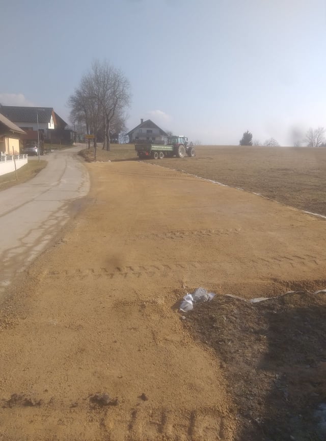 začasno parkirišče Gaberca.jpg
